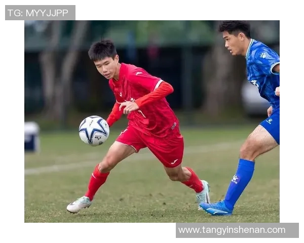 模范足球球星成长之路：从青涩少年到世界顶级球员的奋斗历程